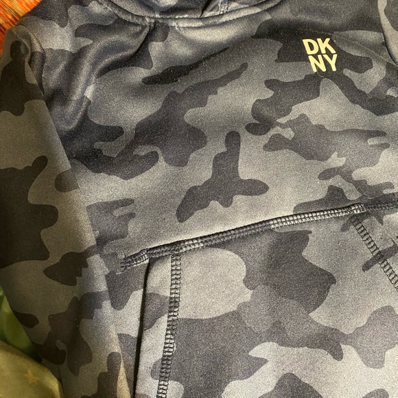 Toddler boy DKNY joggers and hoodie matching set - Picture 3 of 6